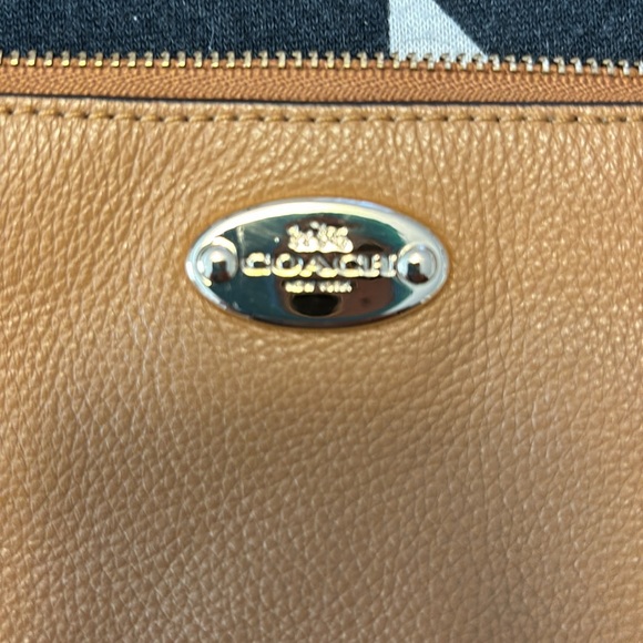 Coach crossbody - Picture 2 of 3